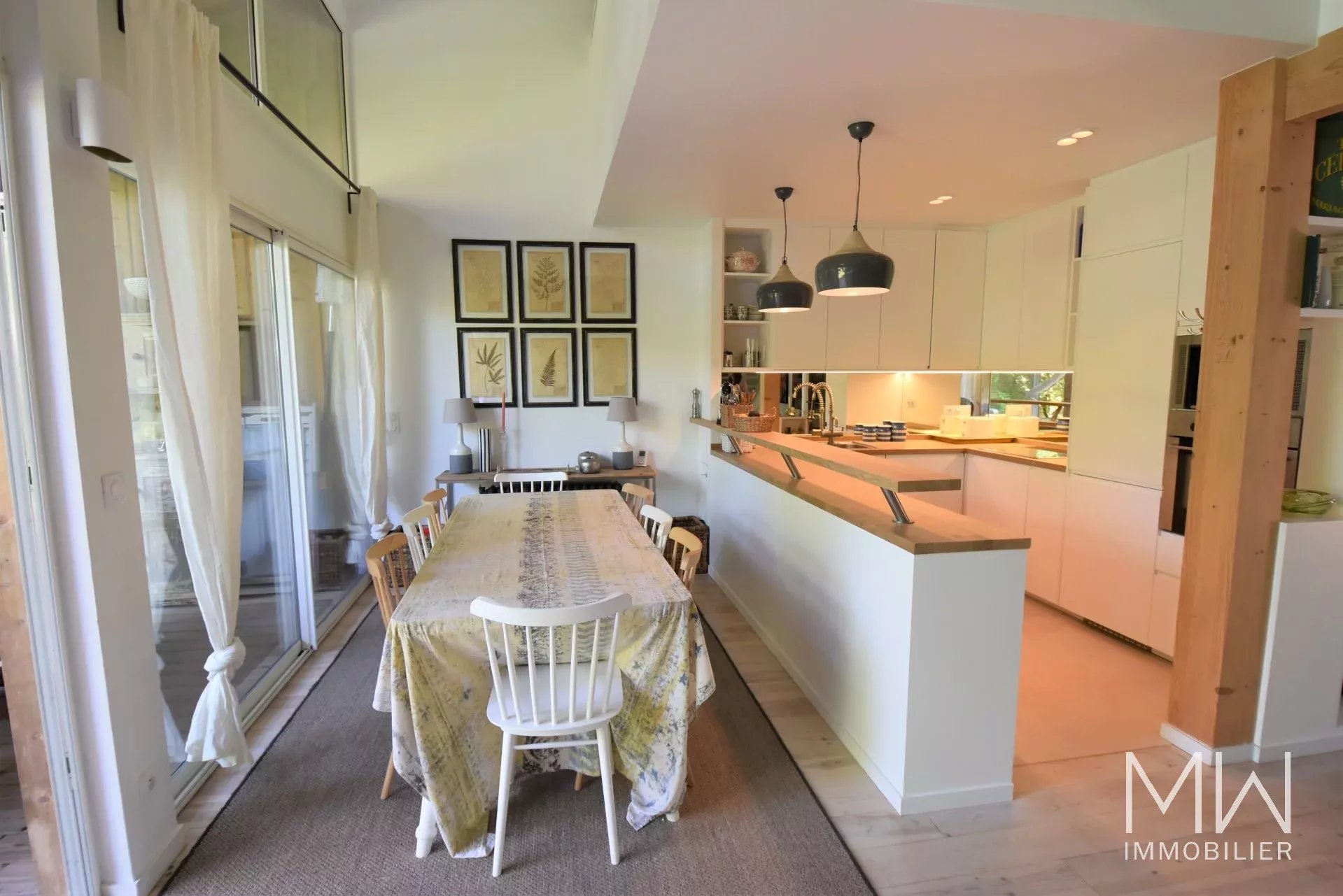 LOCATION SAISONNIÈRE EN PLEIN CŒUR DU VILLAGE DU CAP FERRET – 8 PERSONNES