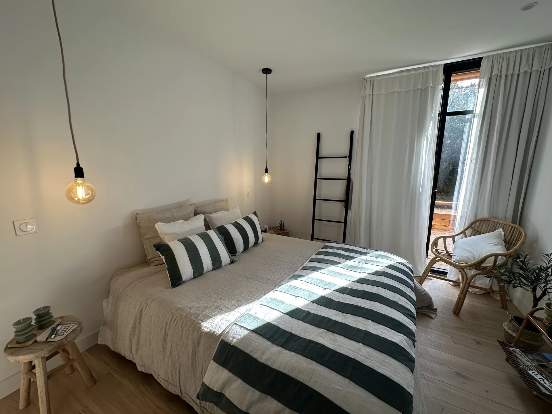 VILLA BOIS AVEC PISCINE – LE CANON – 12 COUCHAGES