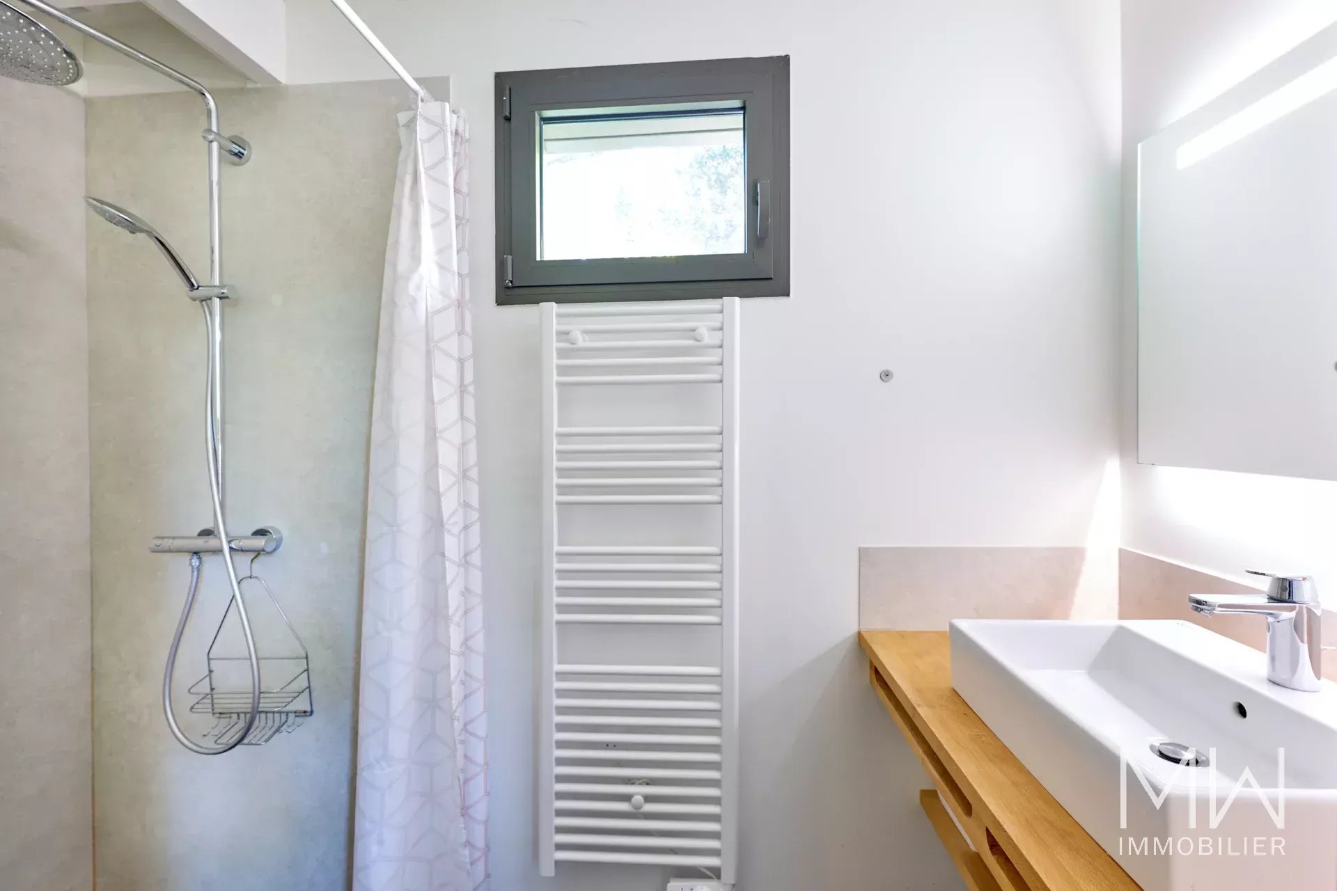 VILLA NICHEE DANS LA PINEDE – CAP FERRET – 8 COUCHAGES