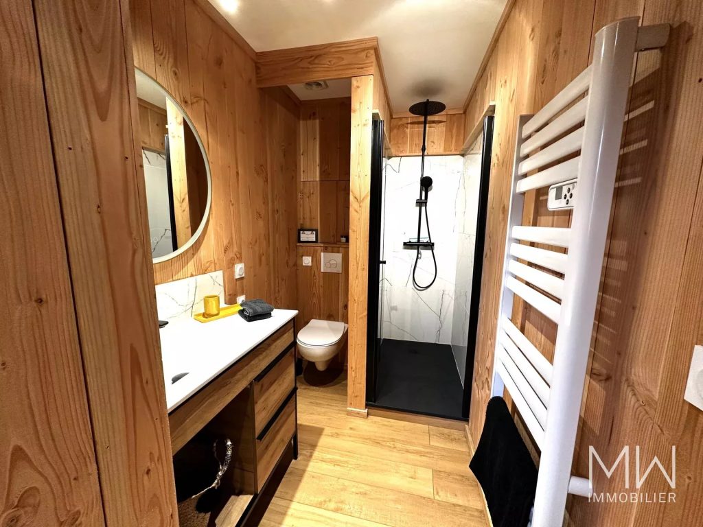 CHARMANTE VILLA BOIS AVEC PISCINE