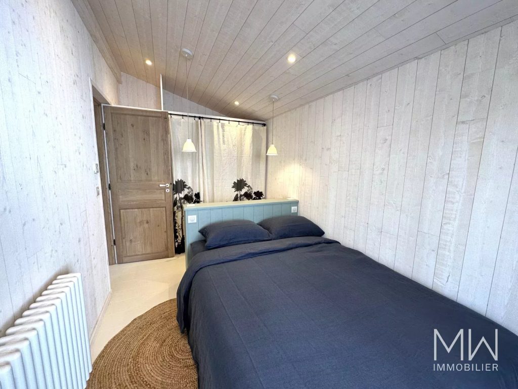 JOLIE VILLA BOIS