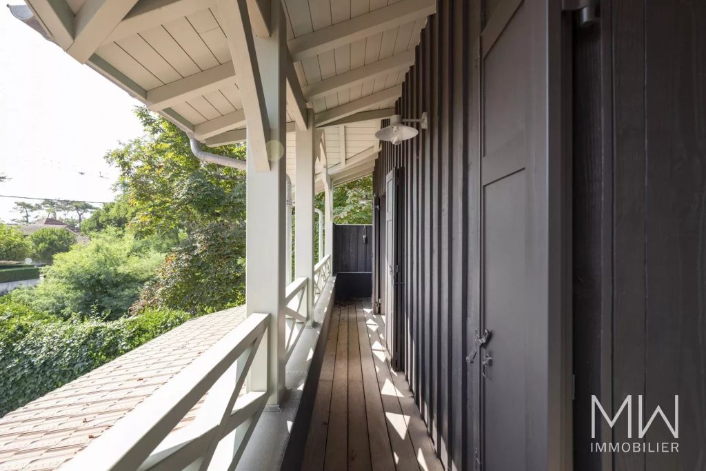 ELEGANTE ET SPACIEUSE VILLA
