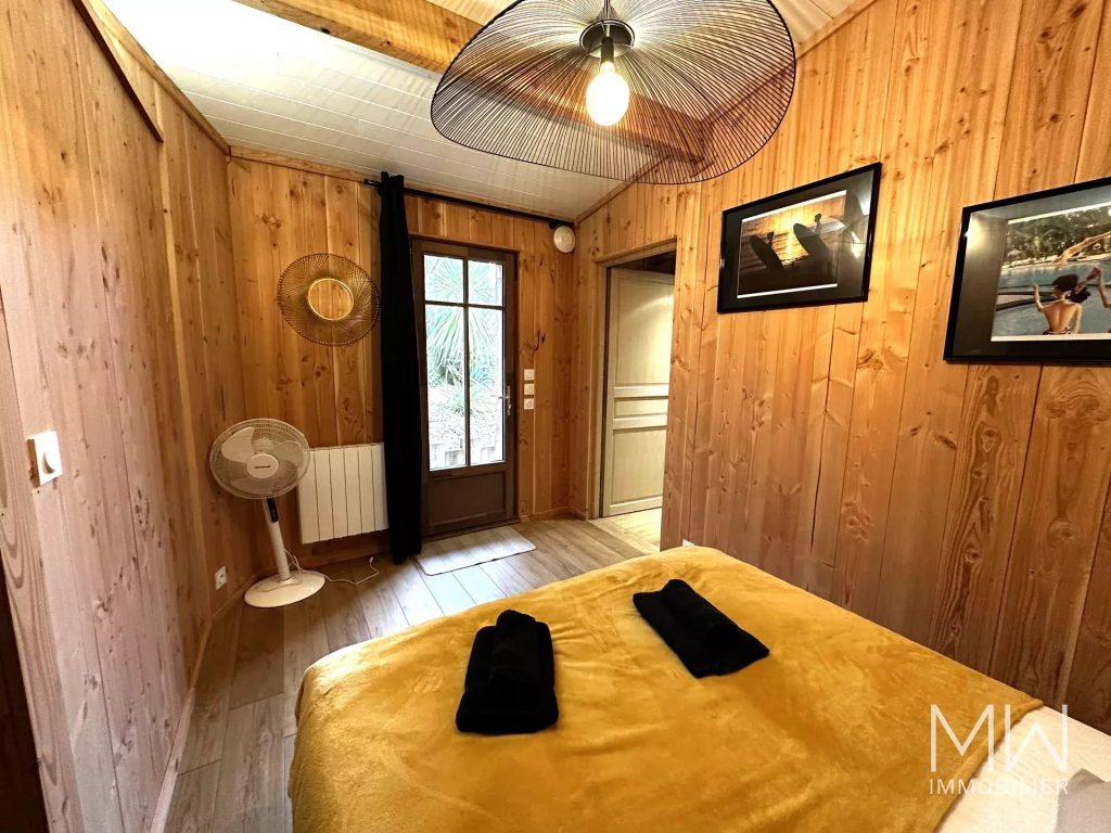 CHARMANTE VILLA BOIS AVEC PISCINE