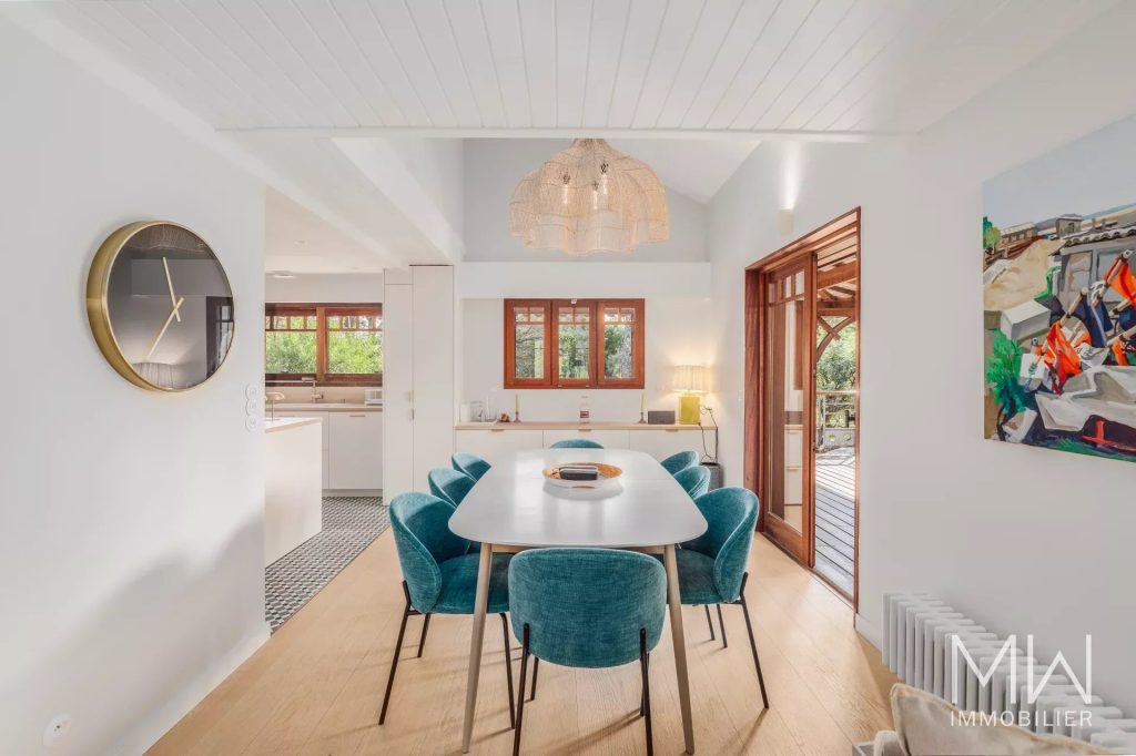 AGREABLE VILLA BOIS AVEC PISCINE AU PIED DU PHARE