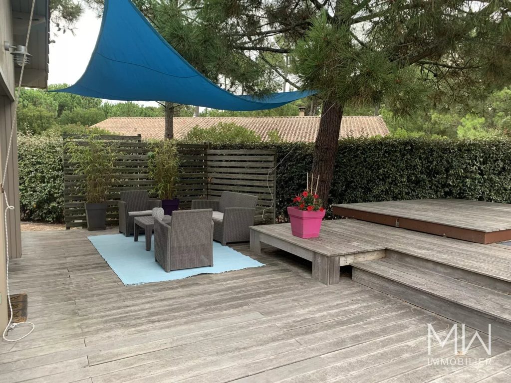 VILLA DE VACANCES AVEC PISCINE
