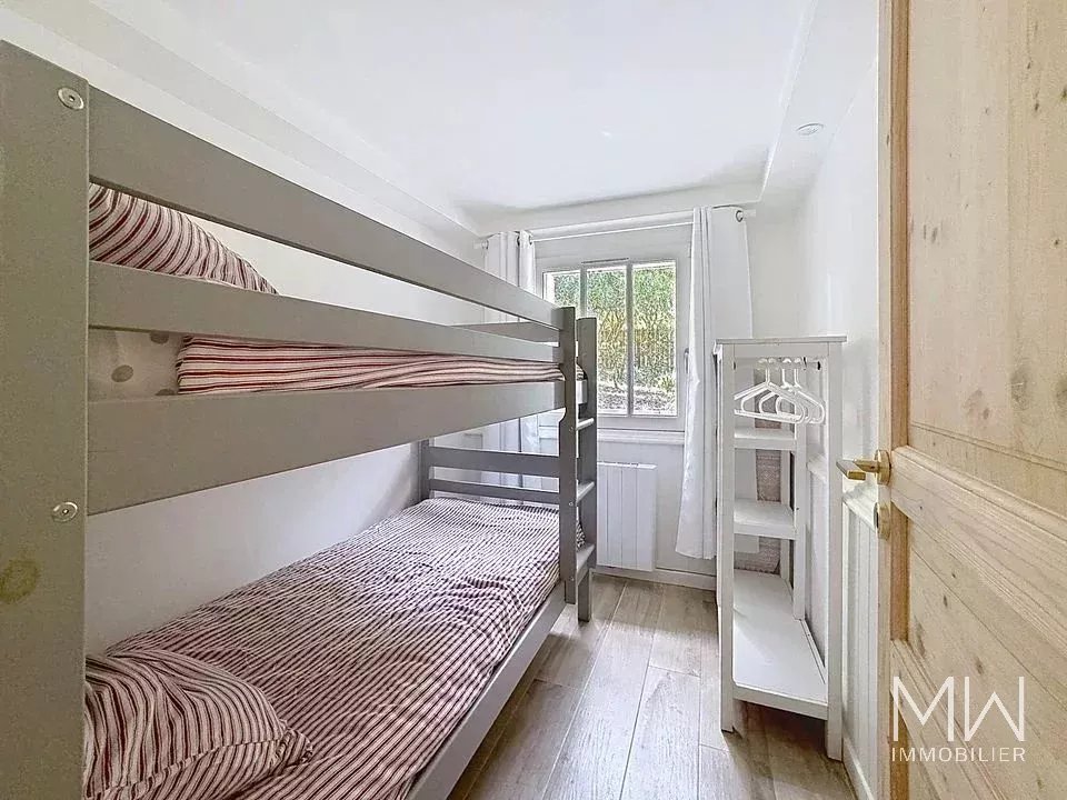 RAVISSANTE VILLA BOIS A LA POINTE