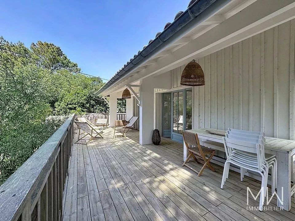 BELLE VILLA BOIS SOUS LA PINEDE