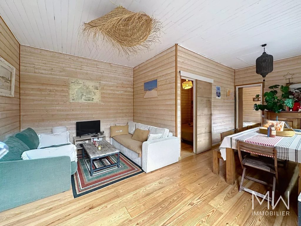 CHARMANTE ET PETITE VILLA BOIS