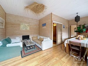 CHARMANTE ET PETITE VILLA BOIS