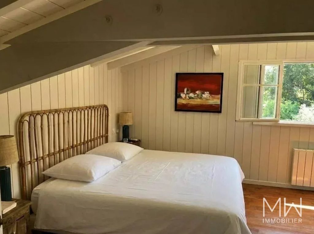 VILLA BOIS AVEC PISCINE