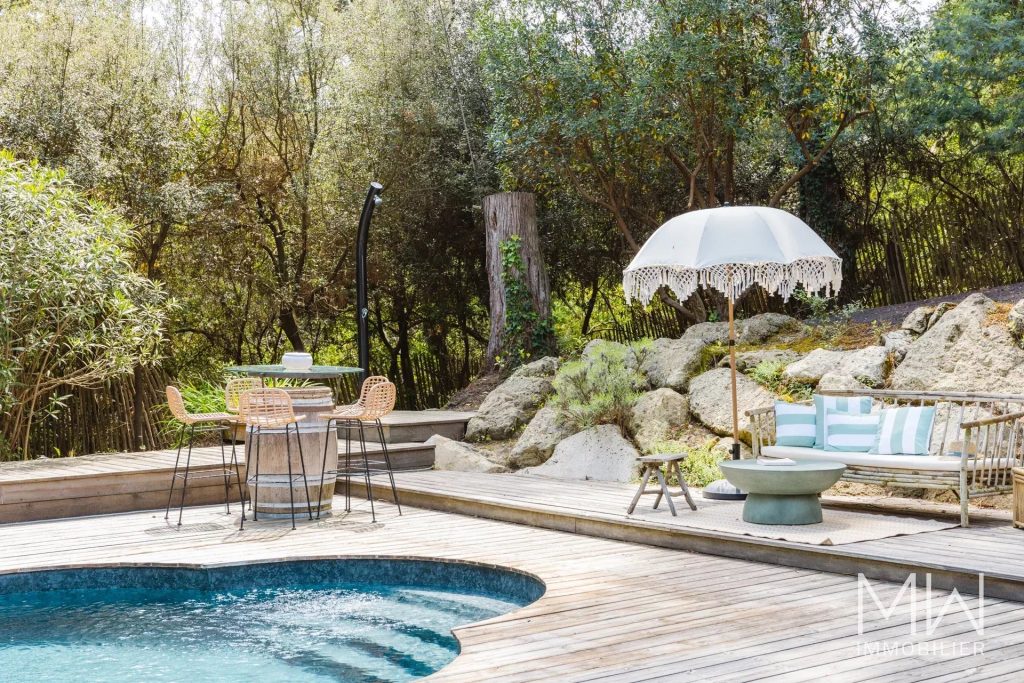 VILLA AVEC PISCINE SOUS LA PINEDE