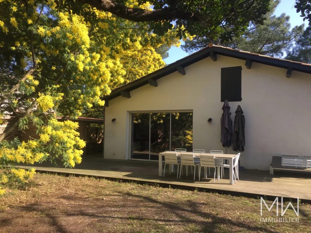 VILLA EN LISIERE DE FORET