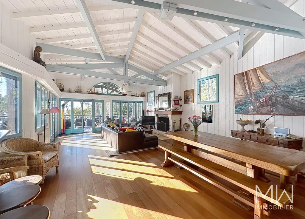 VILLA VUE BASSIN AVEC JACUZZI