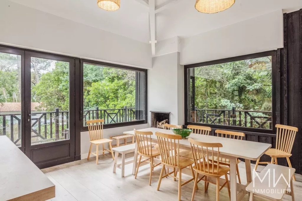 BELLE VILLA BOIS SOUS LA PINEDE