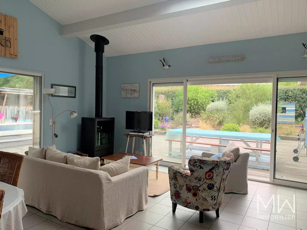 VILLA DE VACANCES AVEC PISCINE