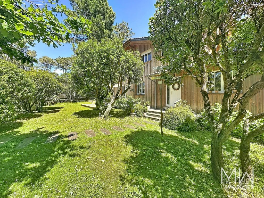 CHARMANTE VILLA BOIS SOUS LA PINEDE