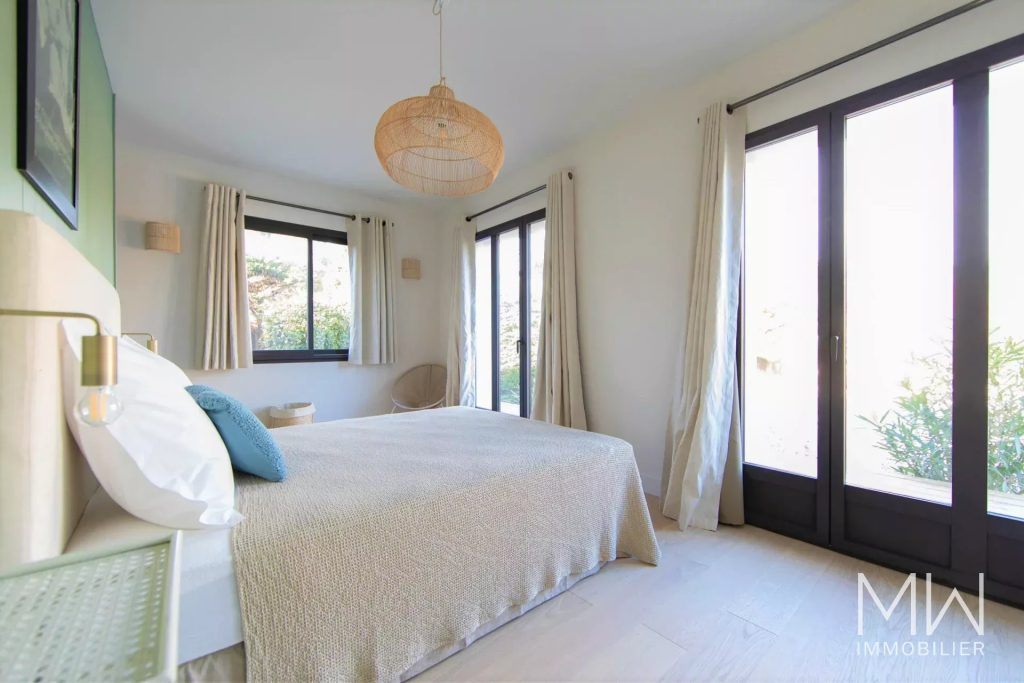 SPACIEUSE VILLA AU COEUR VILLAGE