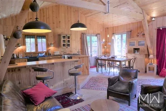 JOLIE VILLA BOIS