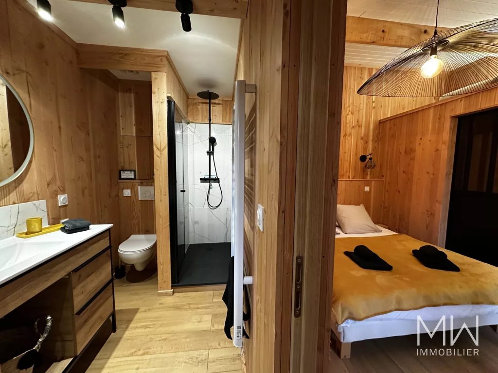 CHARMANTE VILLA BOIS AVEC PISCINE