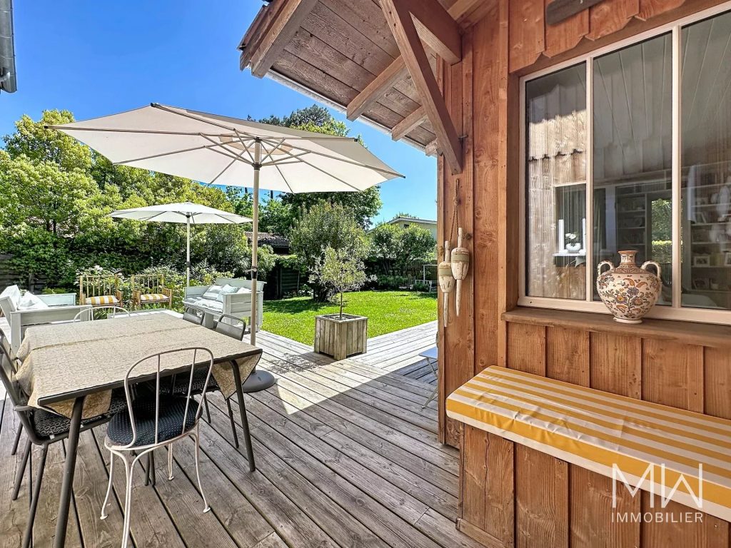 CHARMANTE VILLA BOIS SOUS LA PINEDE