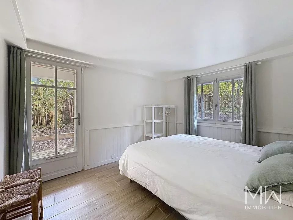 BELLE VILLA BOIS SOUS LA PINEDE