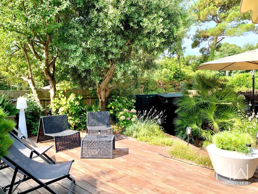 EMPLACEMENT IDEAL POUR TOUT FAIRE A PIED