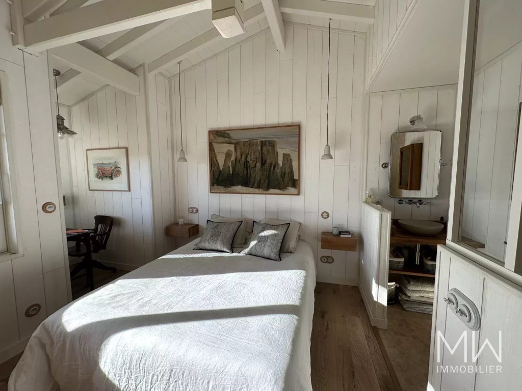 ADORABLE VILLA FACE AU BASSIN