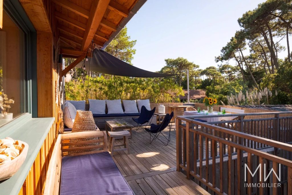 BELLE VILLA BOIS AVEC PISCINE