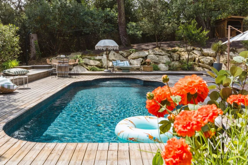 VILLA AVEC PISCINE SOUS LA PINEDE