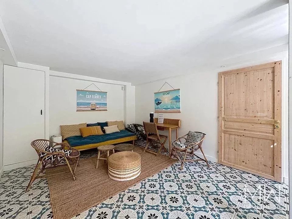 RAVISSANTE VILLA BOIS A LA POINTE