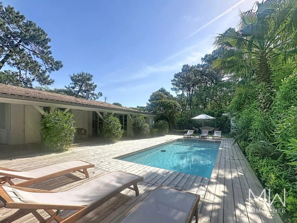 VILLA DE CHARME AVEC PISCINE