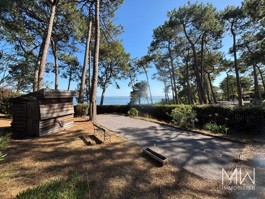 VILLA VUE BASSIN AVEC JACUZZI