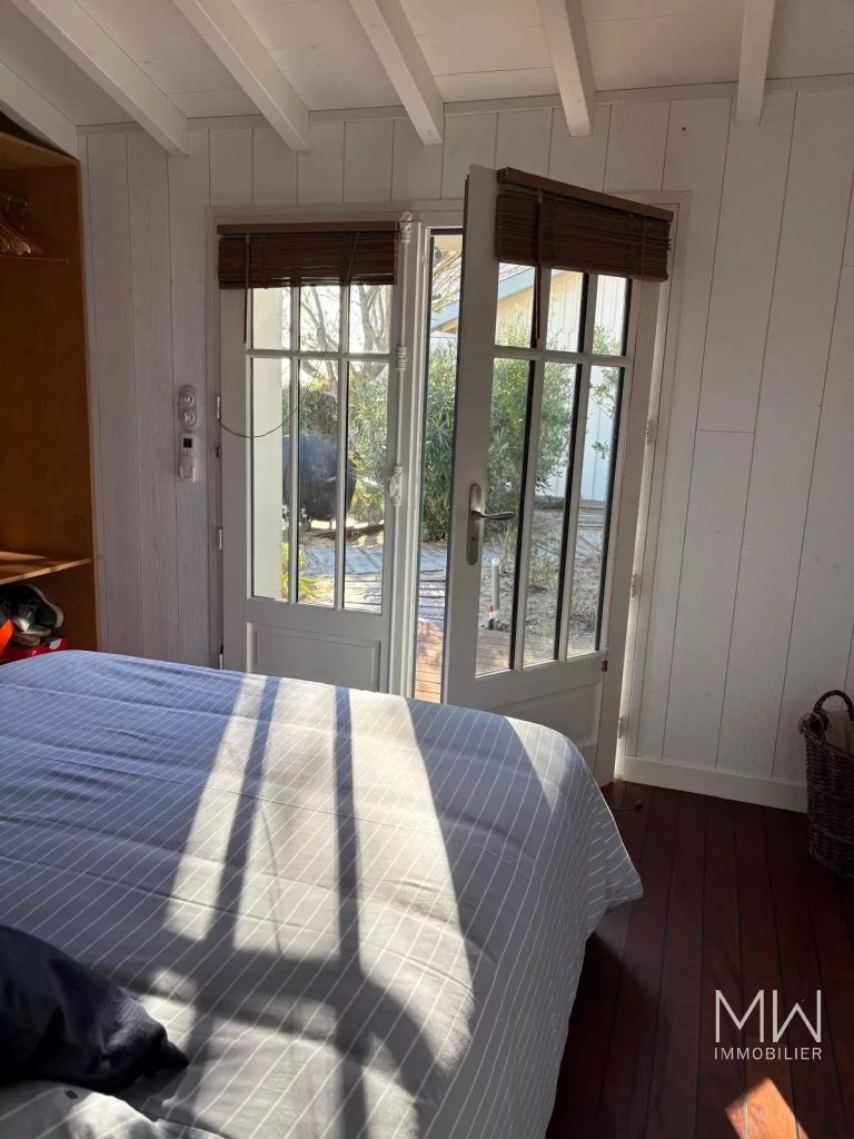 ADORABLE VILLA FACE AU BASSIN