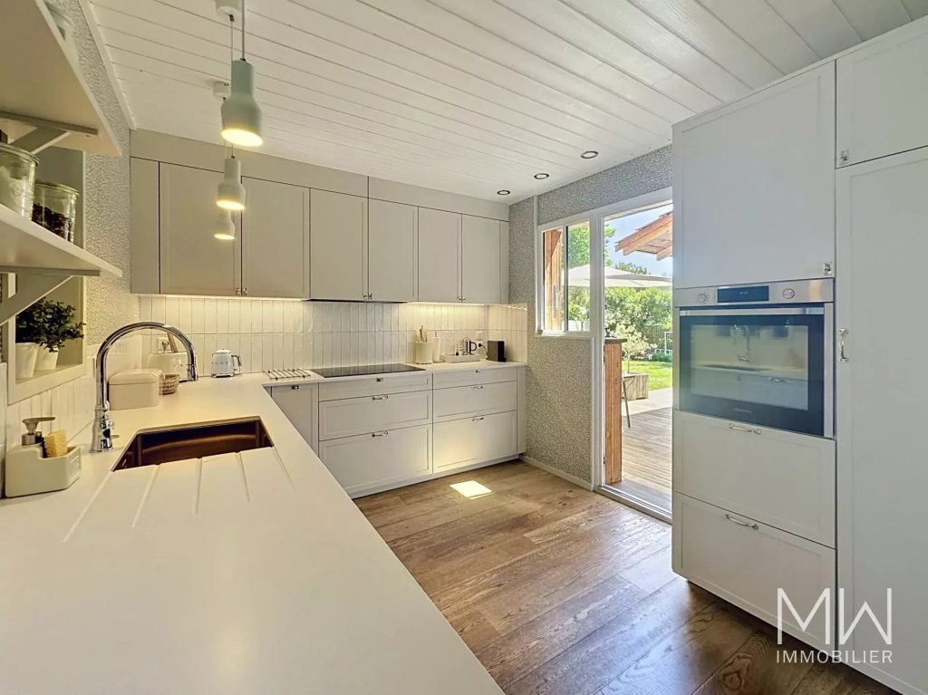 CHARMANTE VILLA BOIS SOUS LA PINEDE
