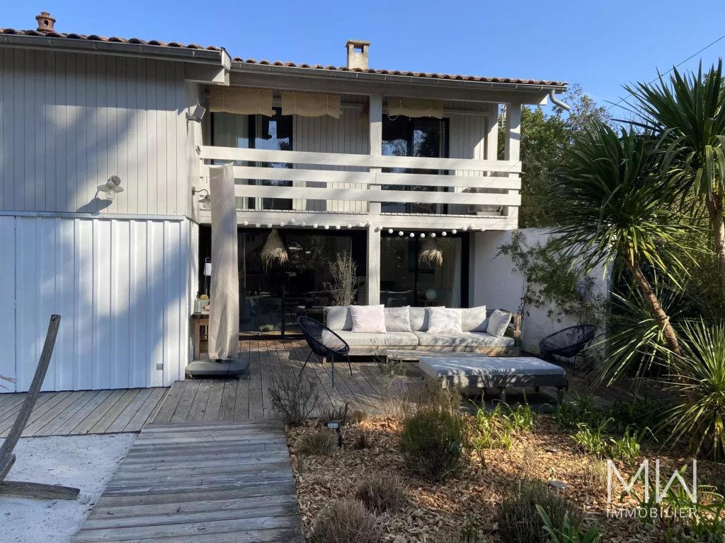 CHARMANTE VILLA AU CALME