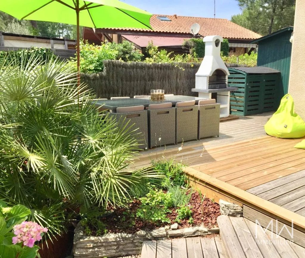 EMPLACEMENT IDEAL POUR TOUT FAIRE A PIED