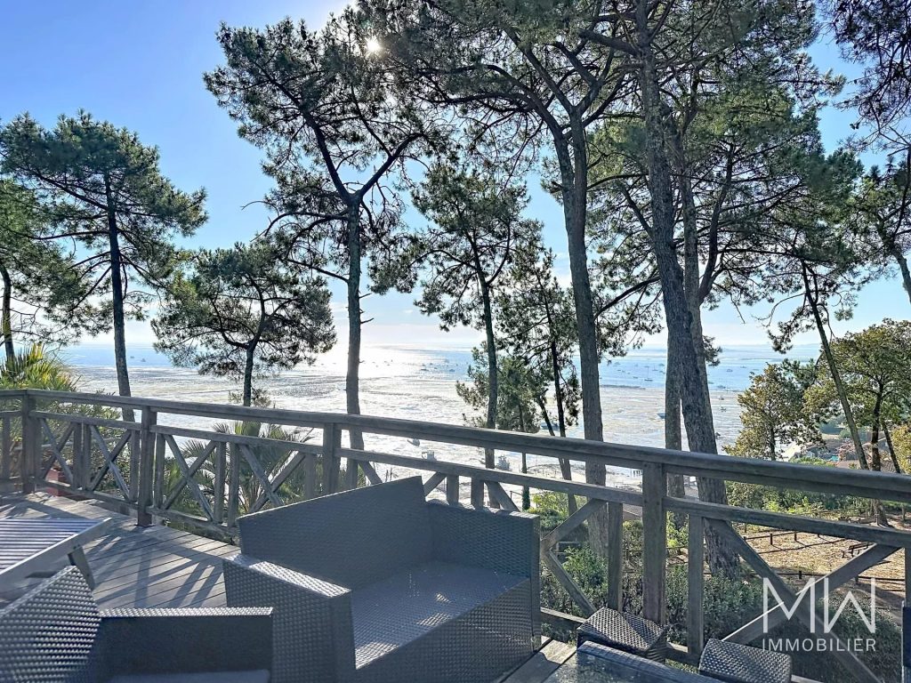 VILLA VUE BASSIN AVEC JACUZZI