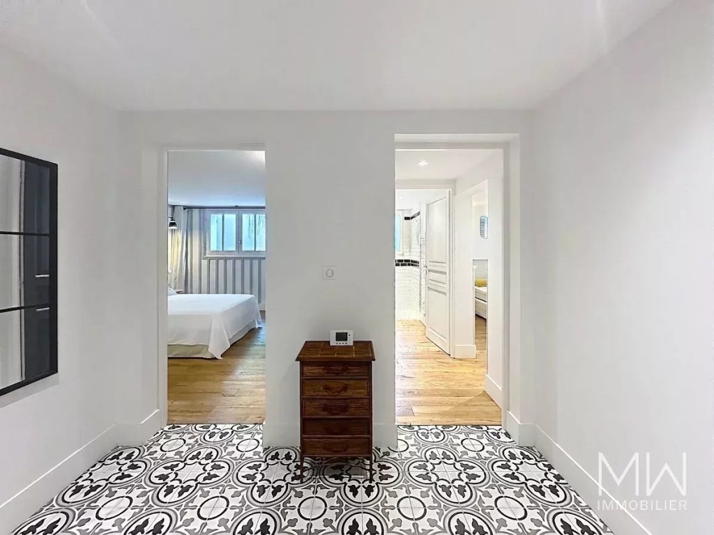 JOLIE VILLA BOIS AVEC PISCINE