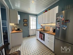 VILLA PLEINE DE CHARME EN 1ERE LIGNE