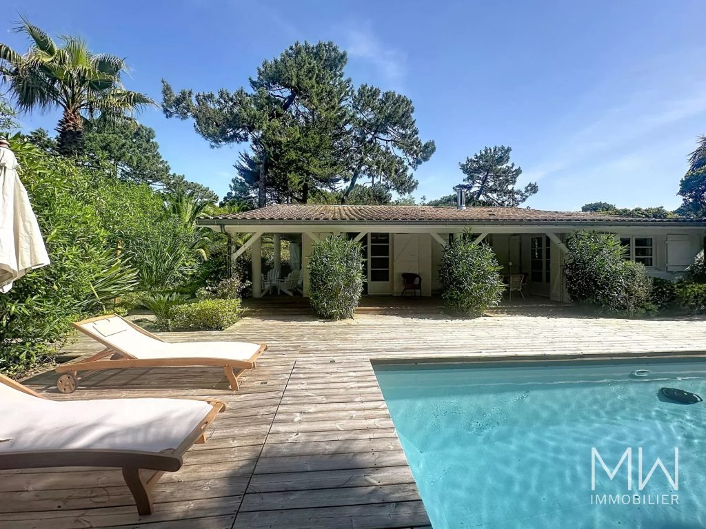 VILLA DE CHARME AVEC PISCINE
