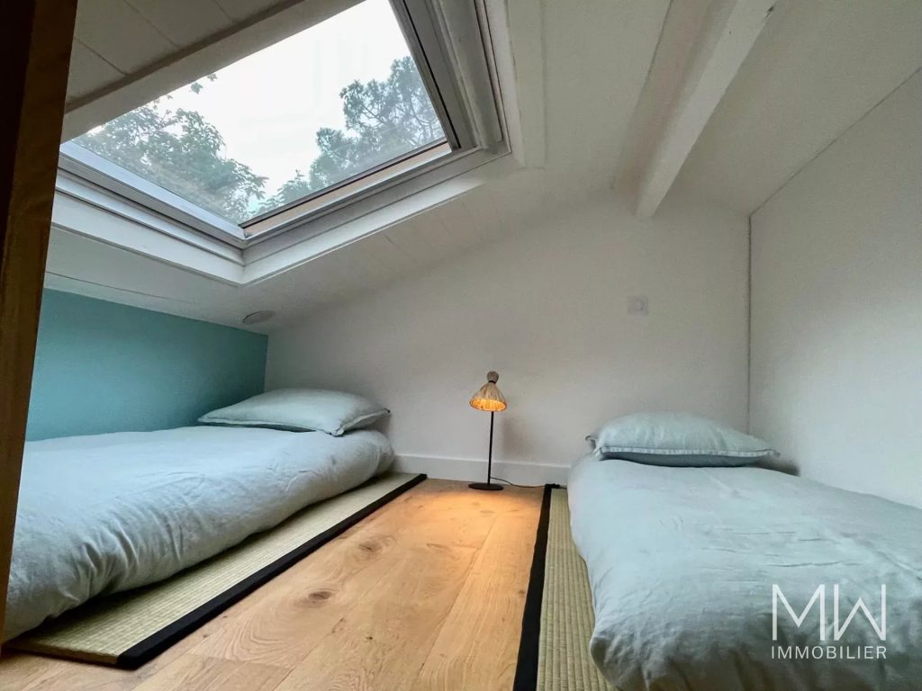 MAGNIFIQUE VILLA BOIS AVEC PISCINE