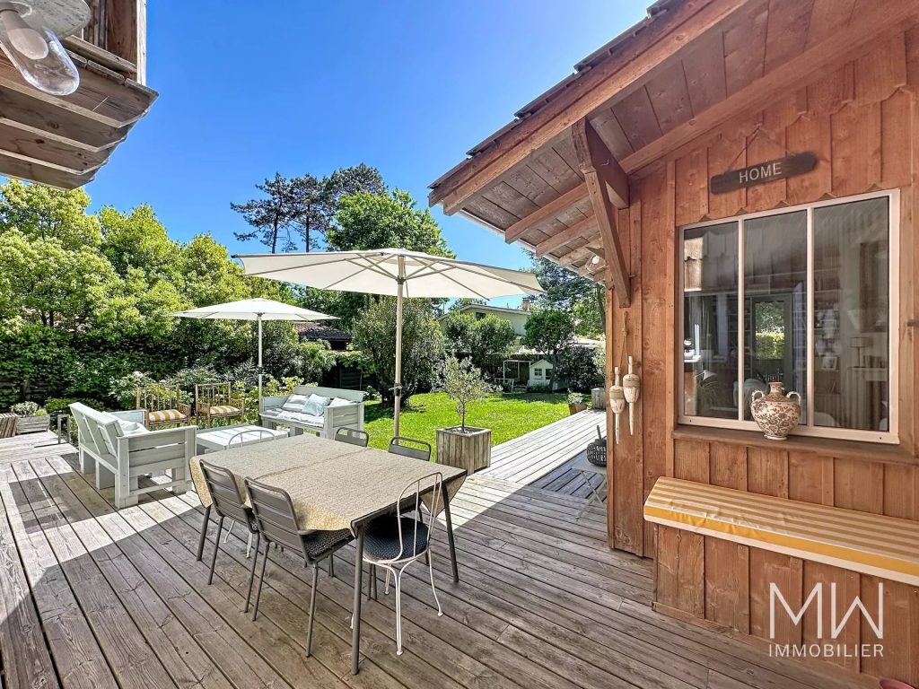 CHARMANTE VILLA BOIS SOUS LA PINEDE
