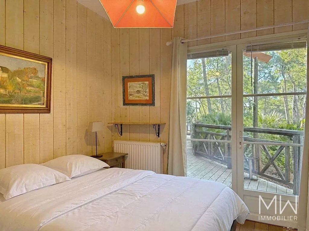 VILLA VUE BASSIN AVEC JACUZZI