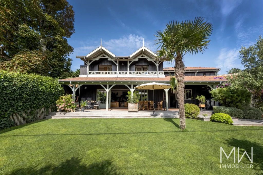 ELEGANTE ET SPACIEUSE VILLA