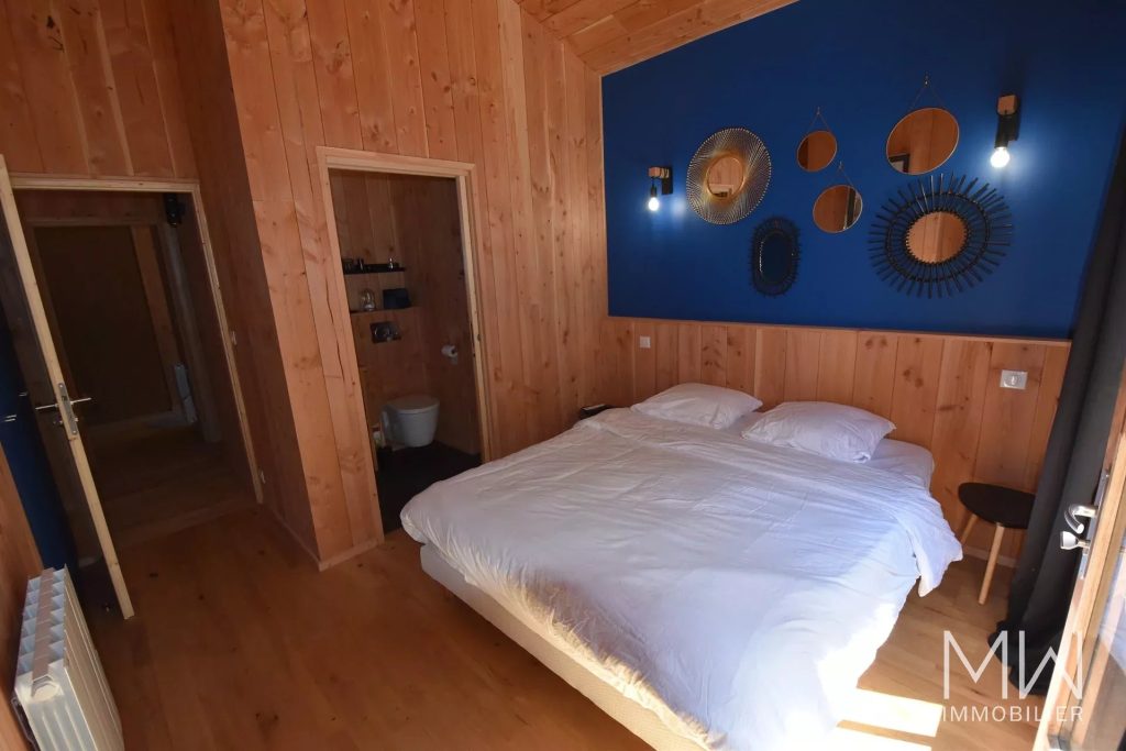 CHARMANTE VILLA BOIS AVEC PISCINE