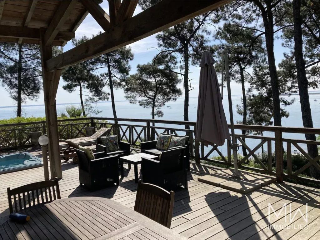 VILLA AVEC VUE BASSIN ET JACUZZI