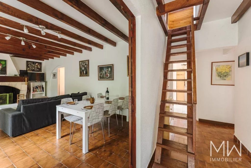 TRES AGREABLE VILLA
