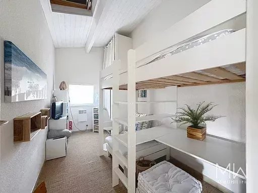 EMPLACEMENT IDEAL POUR TOUT FAIRE A PIED