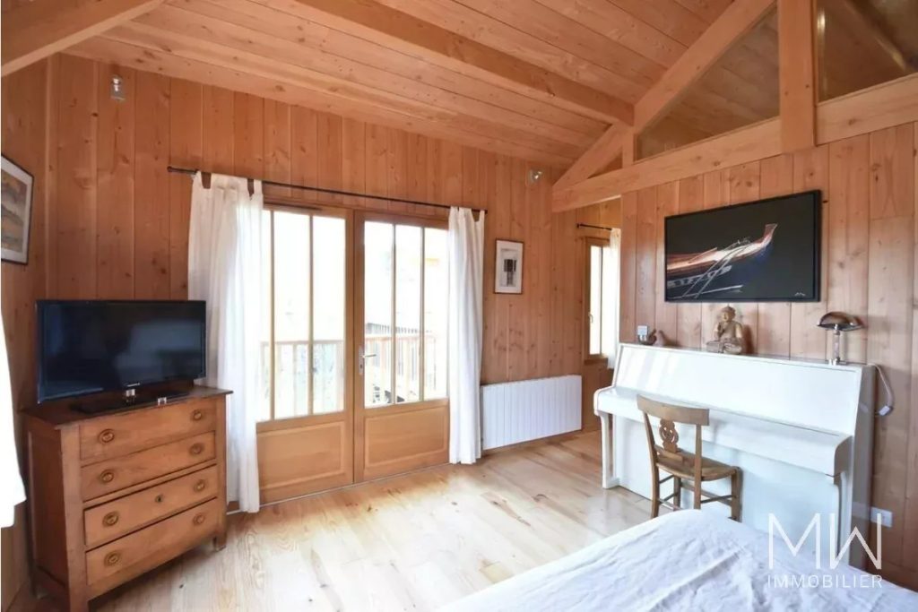 BELLE VILLA BOIS AU PIED DU PHARE
