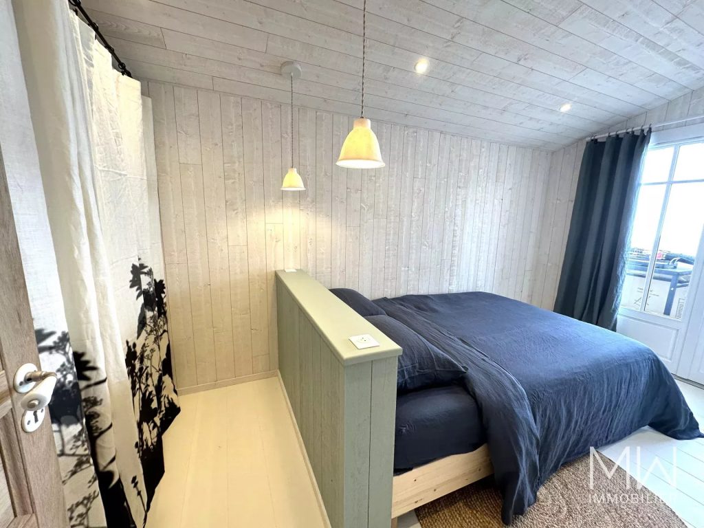 JOLIE VILLA BOIS